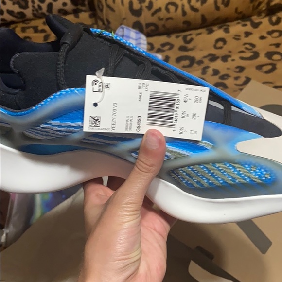 yeezy 700 V3 Azareth blue size 11 - Picture 5 of 8